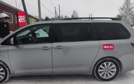 Toyota Sienna III, 2015 год, 3 200 000 рублей, 7 фотография