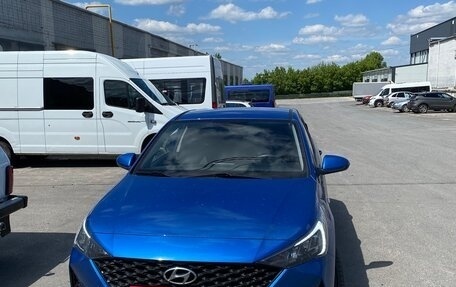 Hyundai Solaris II рестайлинг, 2020 год, 1 605 000 рублей, 2 фотография