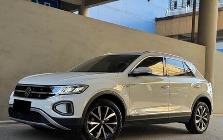 Volkswagen T-Roc I, 2023 год, 2 250 000 рублей, 1 фотография