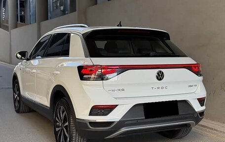 Volkswagen T-Roc I, 2023 год, 2 250 000 рублей, 3 фотография