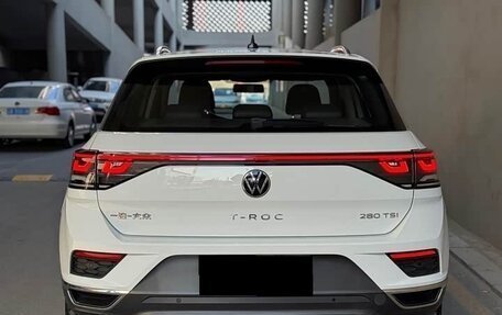 Volkswagen T-Roc I, 2023 год, 2 250 000 рублей, 4 фотография