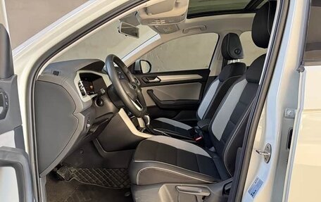 Volkswagen T-Roc I, 2023 год, 2 250 000 рублей, 7 фотография