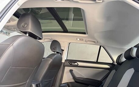 Volkswagen T-Roc I, 2023 год, 2 250 000 рублей, 11 фотография