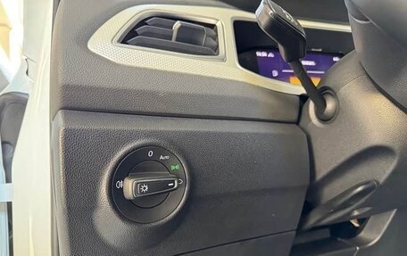 Volkswagen T-Roc I, 2023 год, 2 250 000 рублей, 13 фотография