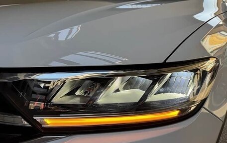 Volkswagen T-Roc I, 2023 год, 2 250 000 рублей, 19 фотография