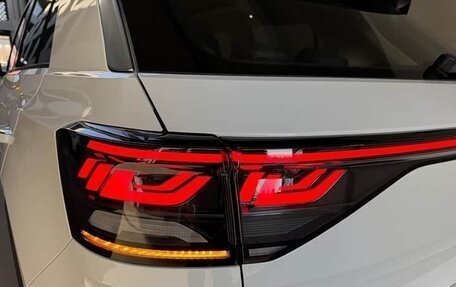 Volkswagen T-Roc I, 2023 год, 2 250 000 рублей, 20 фотография