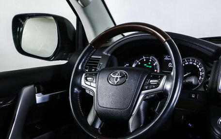 Toyota Land Cruiser 200, 2017 год, 6 690 000 рублей, 13 фотография