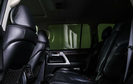 Toyota Land Cruiser 200, 2017 год, 6 690 000 рублей, 12 фотография