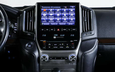 Toyota Land Cruiser 200, 2017 год, 6 690 000 рублей, 14 фотография