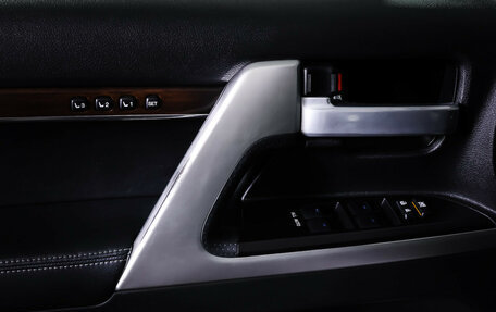 Toyota Land Cruiser 200, 2017 год, 6 690 000 рублей, 21 фотография