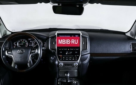 Toyota Land Cruiser 200, 2017 год, 6 690 000 рублей, 17 фотография