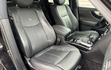 Infiniti QX70, 2014 год, 2 050 000 рублей, 16 фотография