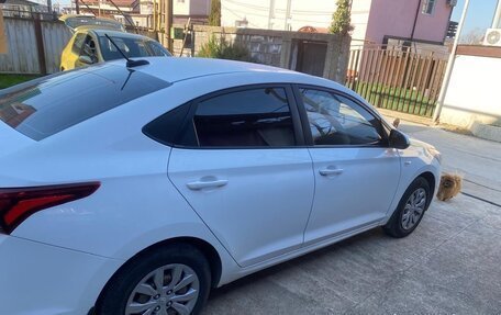 Hyundai Solaris II рестайлинг, 2018 год, 1 150 000 рублей, 3 фотография