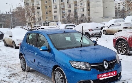 Renault Sandero II рестайлинг, 2015 год, 585 000 рублей, 2 фотография