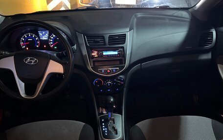 Hyundai Solaris II рестайлинг, 2011 год, 950 000 рублей, 16 фотография