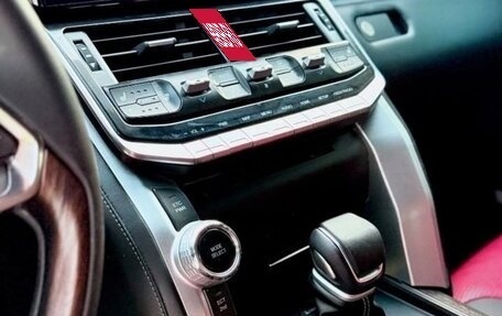 Toyota Land Cruiser 200, 2018 год, 9 750 000 рублей, 5 фотография