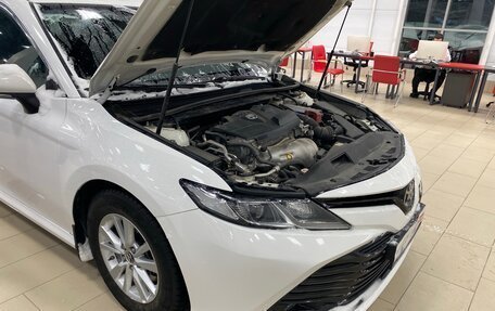 Toyota Camry, 2018 год, 3 000 000 рублей, 2 фотография