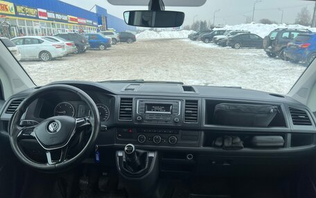 Volkswagen Caravelle T6 рестайлинг, 2017 год, 2 400 000 рублей, 3 фотография