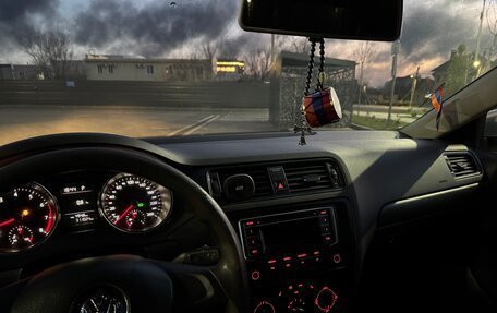 Volkswagen Jetta VI, 2015 год, 1 099 999 рублей, 10 фотография