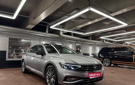 Volkswagen Passat B8 рестайлинг, 2021 год, 4 449 999 рублей, 2 фотография