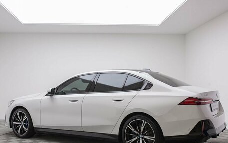 BMW 5 серия, 2025 год, 9 990 000 рублей, 10 фотография