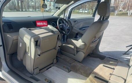 Toyota ISis I, 2011 год, 1 600 000 рублей, 6 фотография