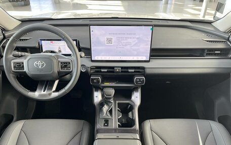 Toyota RAV4, 2025 год, 5 299 000 рублей, 11 фотография