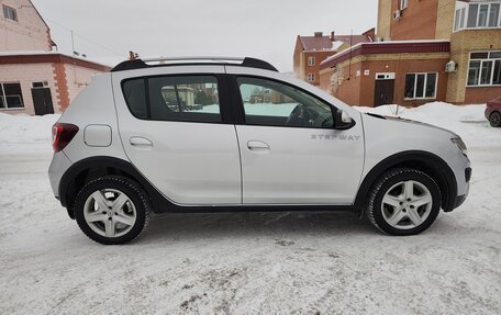 Renault Sandero II рестайлинг, 2016 год, 875 000 рублей, 6 фотография