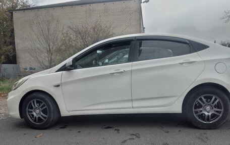 Hyundai Solaris II рестайлинг, 2012 год, 415 000 рублей, 4 фотография