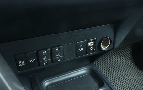 Toyota RAV4, 2017 год, 2 670 921 рублей, 11 фотография