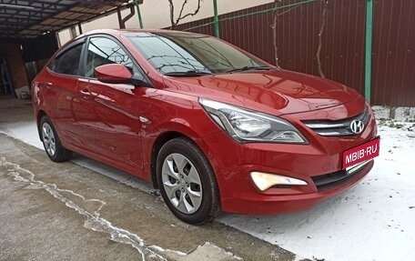Hyundai Solaris II рестайлинг, 2015 год, 910 000 рублей, 1 фотография
