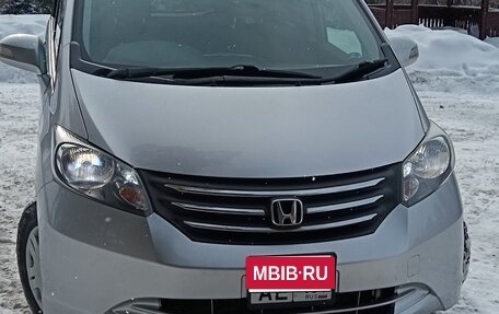 Honda Freed I, 2011 год, 900 000 рублей, 1 фотография