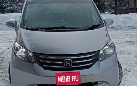 Honda Freed I, 2011 год, 900 000 рублей, 3 фотография