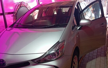 Toyota Prius Alpha I (ZVW40/41), 2017 год, 1 600 000 рублей, 2 фотография