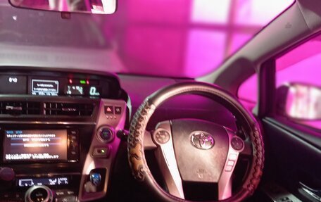 Toyota Prius Alpha I (ZVW40/41), 2017 год, 1 600 000 рублей, 7 фотография