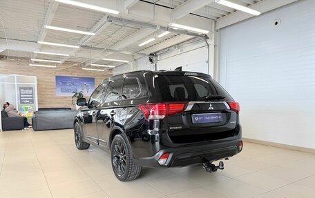 Mitsubishi Outlander III рестайлинг 3, 2018 год, 2 449 900 рублей, 4 фотография