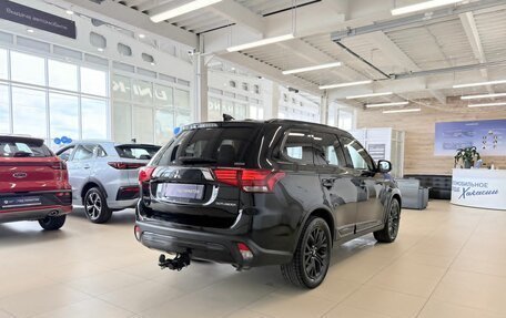 Mitsubishi Outlander III рестайлинг 3, 2018 год, 2 449 900 рублей, 6 фотография