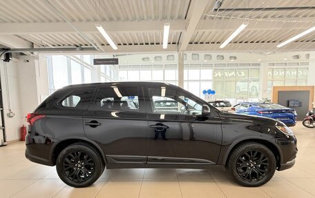 Mitsubishi Outlander III рестайлинг 3, 2018 год, 2 449 900 рублей, 7 фотография