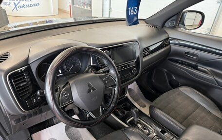 Mitsubishi Outlander III рестайлинг 3, 2018 год, 2 449 900 рублей, 11 фотография