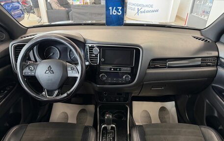 Mitsubishi Outlander III рестайлинг 3, 2018 год, 2 449 900 рублей, 16 фотография