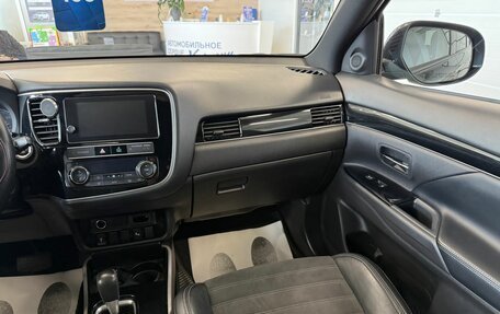 Mitsubishi Outlander III рестайлинг 3, 2018 год, 2 449 900 рублей, 15 фотография