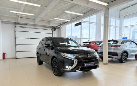 Mitsubishi Outlander III рестайлинг 3, 2018 год, 2 449 900 рублей, 8 фотография