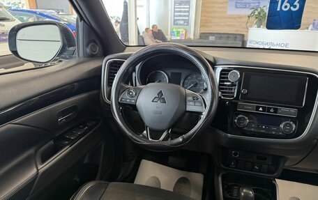 Mitsubishi Outlander III рестайлинг 3, 2018 год, 2 449 900 рублей, 14 фотография