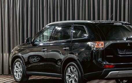 Mitsubishi Outlander III рестайлинг 3, 2014 год, 1 295 000 рублей, 9 фотография