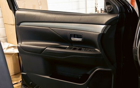 Mitsubishi Outlander III рестайлинг 3, 2014 год, 1 295 000 рублей, 12 фотография