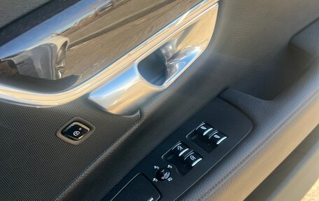 Volvo S90 II рестайлинг, 2020 год, 2 650 000 рублей, 12 фотография