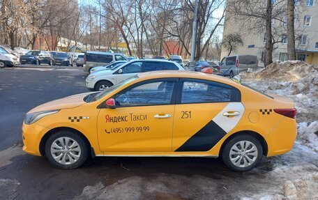 KIA Rio IV, 2019 год, 800 000 рублей, 2 фотография