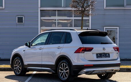 Volkswagen Tiguan II, 2018 год, 2 395 000 рублей, 4 фотография