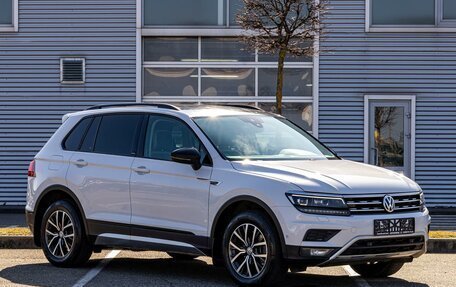 Volkswagen Tiguan II, 2018 год, 2 395 000 рублей, 3 фотография