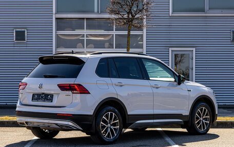 Volkswagen Tiguan II, 2018 год, 2 395 000 рублей, 6 фотография
